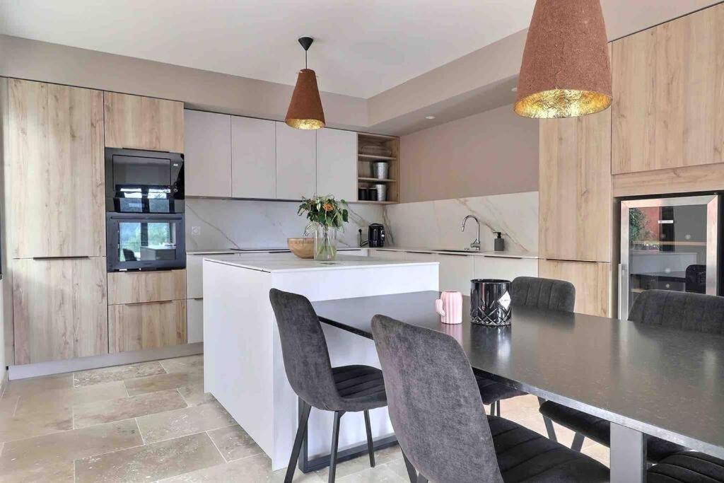 Sous Le « Figuier » Villa Cornillon-Confoux Eksteriør bilde